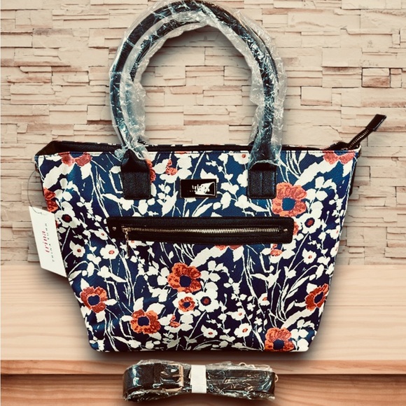 Trina Turk Jardin de Paris Floral print Coated Canvas Tote Shoulder strap NVT - Picture 2 of 9